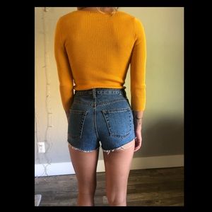 Jean booty shorts